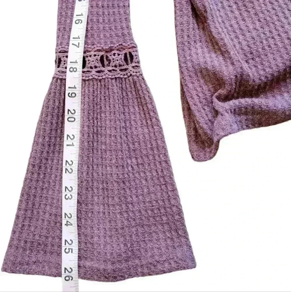 Sadie & sage mauve color waffle knit pullover with bell sleeves - Picture 7 of 9
